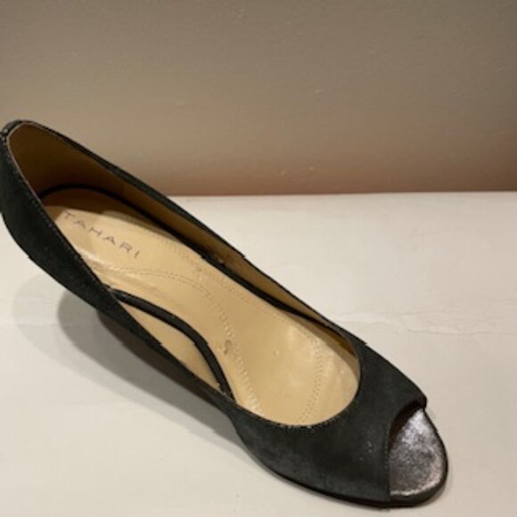 Tahari Marie Leather Pumps Gray Shimmer Peep Toe 2.5” Heel Size 8.5 M - Picture 3 of 11
